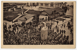 Monument auf dem Flughafen Le Bourget (Paris) zum Andenken an Charles ...