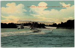 Glenn Curtiss startet mit seinem Wasser-Flugzeug in Summit-Lake Ohio, ...