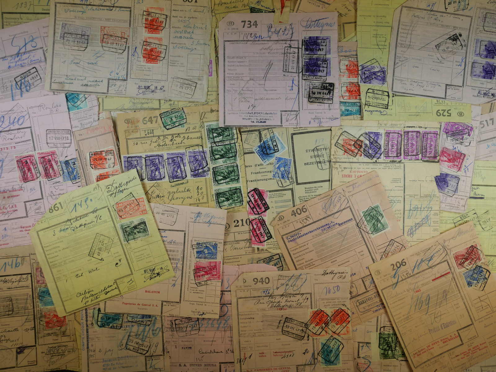 Belgien, grosser Posten Eisenbahnpaketmarken auf Paketscheinen, ...