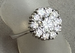 ENTOURAGE-BRILLANTRING in 585er Weißgold, prachtvoller Stein (Ø 7 ...