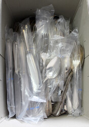 VERSILBERTES BESTECK: hauptsächlich 2 verschiedene Dekors, dabei 1 ...