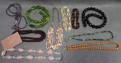 550.70: Jewelry, Lots