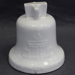 1936 OLYMPIA-SPARDOSE, Porzellan-Olympiaglocke Berlin, weißes ...