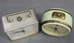 2 WECKER: "JUNGHANS" quadratisches, silberfarbenes Blech-Gehäuse ...