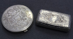 PUDERDOSE - oberer Deckel sehr dekorativ graviert, Gehäuse m. 835er ...