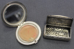 PUDERDOSE - oberer Deckel sehr dekorativ graviert, Gehäuse m. 835er ...