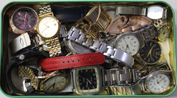 ARMBANDUHREN LOT m. 18 Quarzuhren versch. Hersteller und Designs, ...