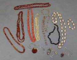 550.30: Jewelry, chains / pendants / necklaces