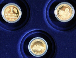 90: Themed Medals