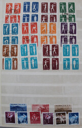 1897-1992 (ca.) Bestand in drei Alben und auf Blättern m. ca. 2000 ...