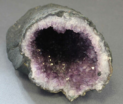 AMETHYST als große Druse, runde, längliche Form, Unikat aus ...
