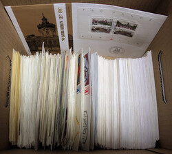 1952-1990 FDC-Slg. lose im Karton, beginnend mit div. amtl. ...