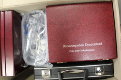 2 UMZUGSKARTONS: kunterbunte Auswahl an Münz-Zubehör, dabei viele ...