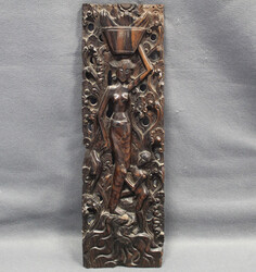 BALINESISCHE WANDSCHNITZEREI, barbusige Frau mit Jüngling, eine ...