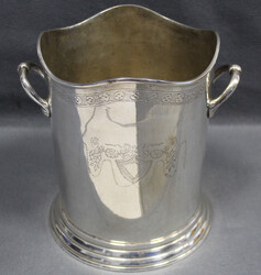 EISKÜBEL - wahrscheinlich versilbert, florale Gravur m. Wappenfeld, ...