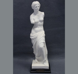 VENUS VON MILO: Skulptur aus Alabaster auf schwarzem Podest 12,5 x 12 ...