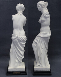 VENUS VON MILO: Skulptur aus Alabaster auf schwarzem Podest 12,5 x 12 ...