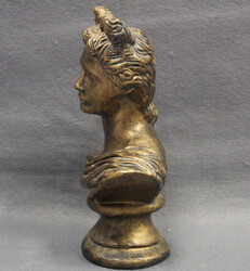 FRAUENBÜSTE: Torso aus Ton, Schwarz/Bronze Kopf leicht geneigt, Haar ...