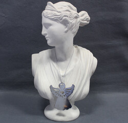 FRAUENBÜSTE: Torso aus geweisstem Ton, matt, Kopf n. re. geneigt, ...