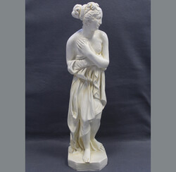 APHRODITE: Skulptur aus Kunststoff m. Podest ca. 20 x 19 cm, Höhe ca ...