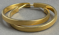 GOLD-CREOLE: 750er Gelbgold, matt guillochierter Ohrstecker, seitlich ...