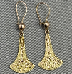 ORIENT-OHRSCHMUCK: 14 K Gelbgold (getestet), matter Ohrhänger in ...