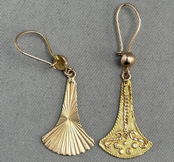 ORIENT-OHRSCHMUCK: 14 K Gelbgold (getestet), matter Ohrhänger in ...