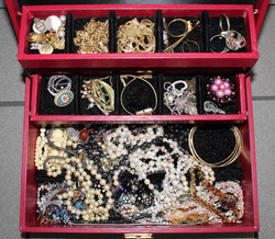 550.95: Schmuck, Diverses