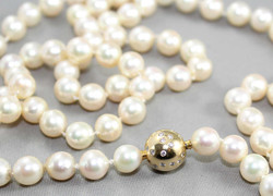 550.30: Schmuck, Ketten / Colliers / Anhänger