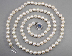 550.30: Schmuck, Ketten / Colliers / Anhänger