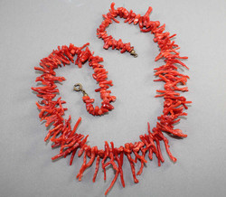 550.30: Schmuck, Ketten / Colliers / Anhänger
