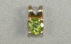 550.30: Schmuck, Ketten / Colliers / Anhänger