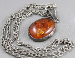 550.30: Schmuck, Ketten / Colliers / Anhänger