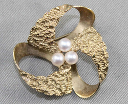550.40: Schmuck, Broschen / Nadeln