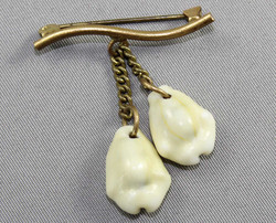 550.40: Schmuck, Broschen / Nadeln
