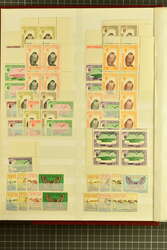 Dubai &amp; United Arab Emirates collection in 3 Stockbooks. ...