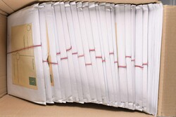 1948, Karton mit rund 950 Ganzsachen Ziffern, davon rund 75 ...