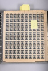 1945, Freimarken, über 120 Schalterbogen bzw. große Bogenteile in 3 ...