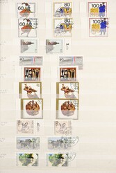 1948-1990. Postfrische und gestempelte Sammlung in 2 Steckalben. ...