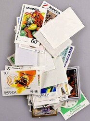 1970-1990 (ca.), postfrischer Dublettenposten in Papiertüten, ...