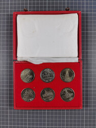 DDR: 1949/90, Lot mit Münzen und Medaillen, u.a. “Für Treue ...