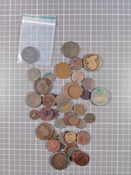 ALLE WELT: 1792/1913, 42 Münzen aus Bronze und Kupfer in ...