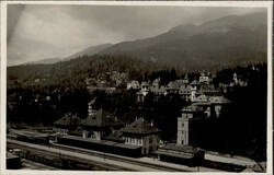 Sinaia (Rumänien) Foto-AK Bahnhof und Gesamtansicht ...