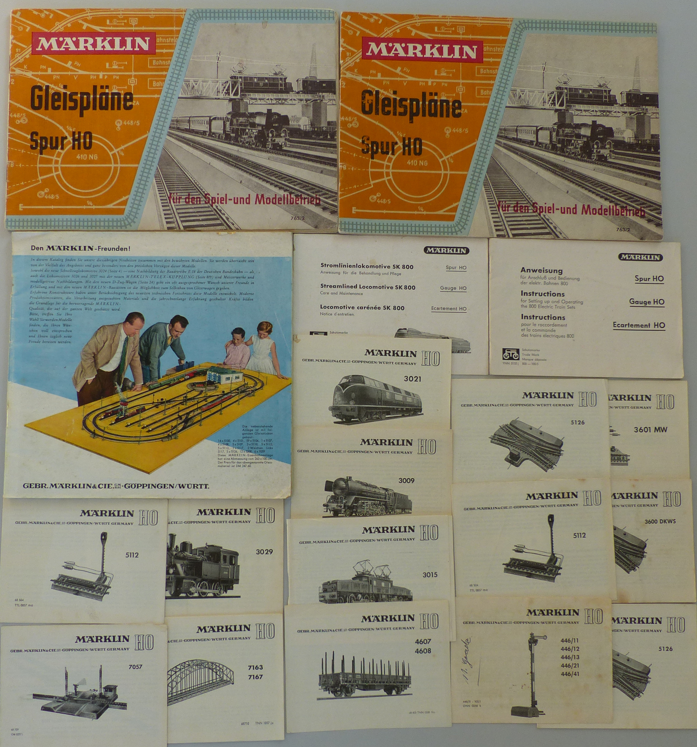 Spielzeug MÄRKLIN Lot mit 3 Katalogen bzw. Gleisplänen und 27 ...