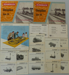 Spielzeug MÄRKLIN Lot mit 3 Katalogen bzw. Gleisplänen und 27 ...