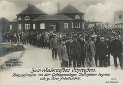 Stallupönen Kriegsgefangene aus dem Gefangenenlager auf dem Weg zur ...