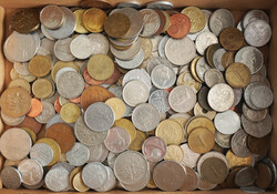 Alle Welt - kleine Schachtel mit ca. 350 Münzen in unterschiedlicher ...