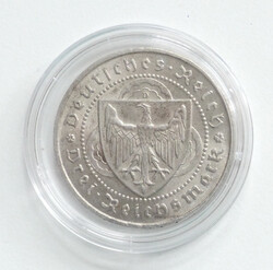 22: Numismatic