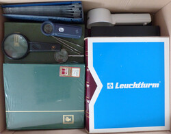 Zubehör Philatelie - Lot mit acht Alben, tw. orginal verpackt, ...