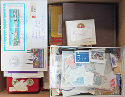 Alle Welt kleiner Bestand Kiloware in mehreren Schachteln, Schatulle ...